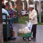 mobiler Kaffee-Stand auf der Plaza in Santa Cruz